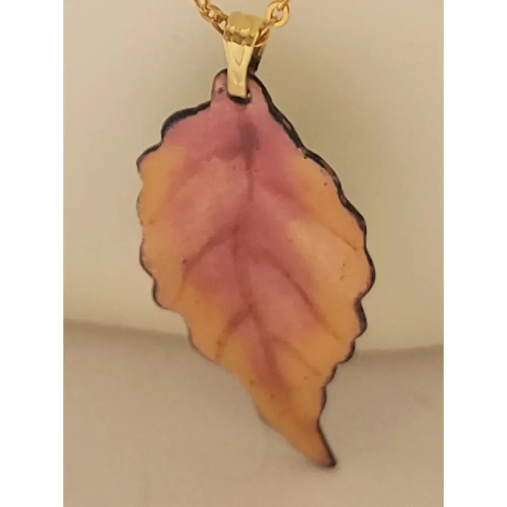 Vintage Estate Necklace Gold Tone Leaf Charm Pendant Classic Fashion Jewelry‎